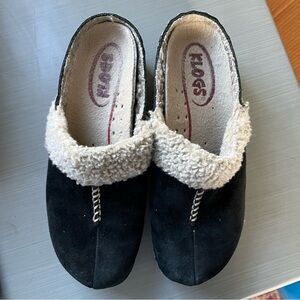Klogs Fur Lined Black Sz 7